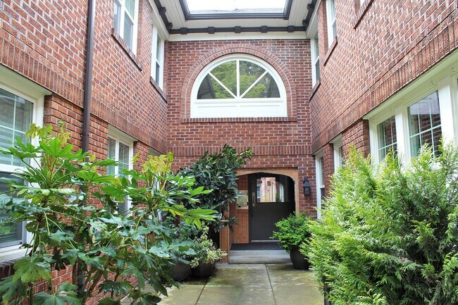 Photo - Upper Level Chasselton 1 Bedroom Condo in ...