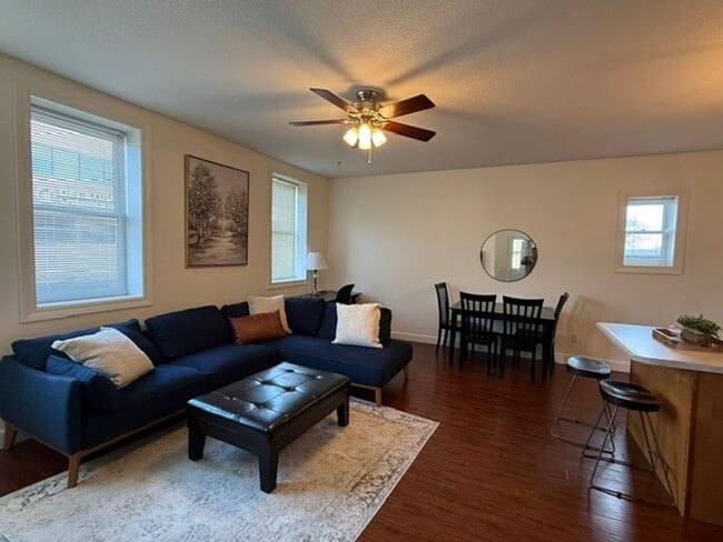 Photo - 135 E Prairie Ave Unit Apt 1