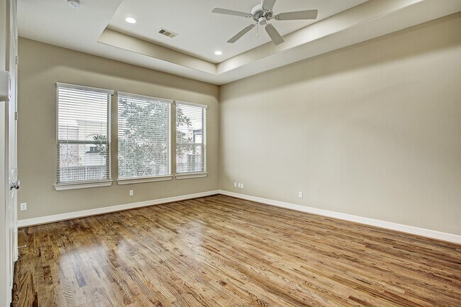 Photo - 3830 Center Plaza Dr