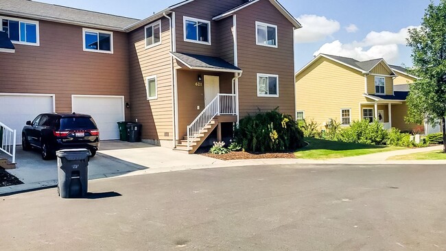Photo - Beautiful 4 bedroom 3 bath townhouse w/att...