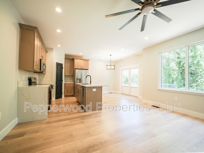 Photo - 933 Ansel St