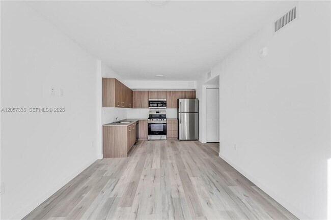 Building Photo - 175 NW 160th St Unit 113