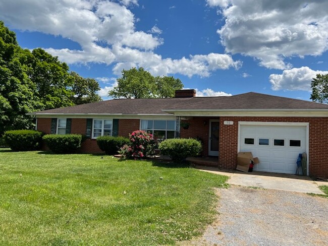 Ranch Style Home Located in Natural Bridge - Ranch Style Home Located in Natural Bridge
