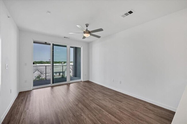 Photo - 4801 Springdale Rd Unit 1402
