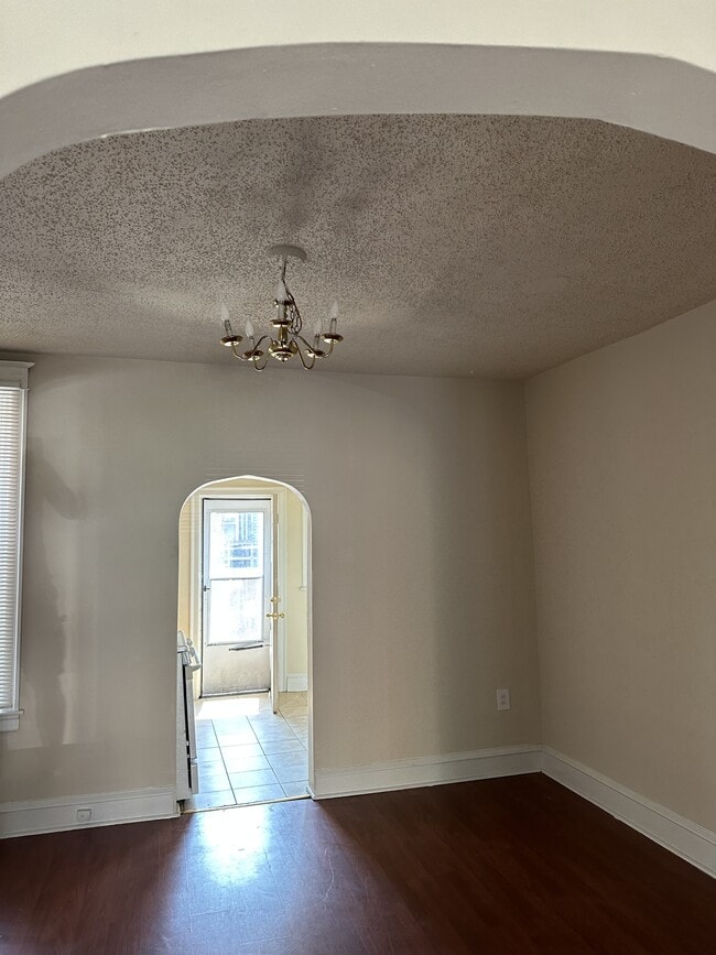 Photo - 6339 Marsden St