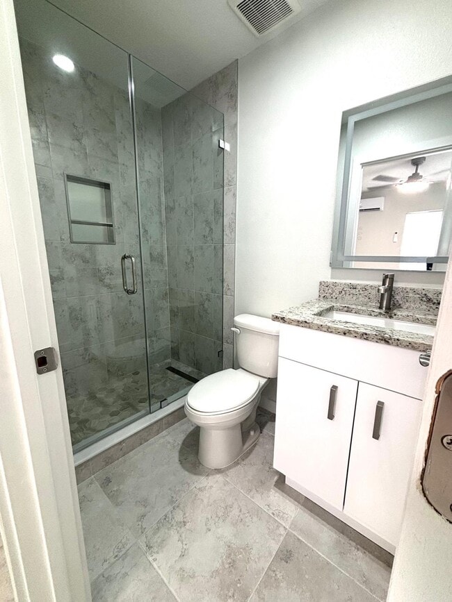 2108 W St Isabel St