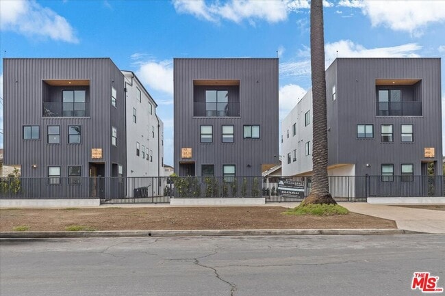 Photo - 3973 S Budlong Ave