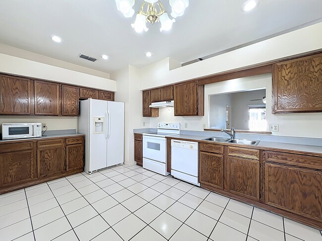 Photo - 4370 Sandhurst Dr