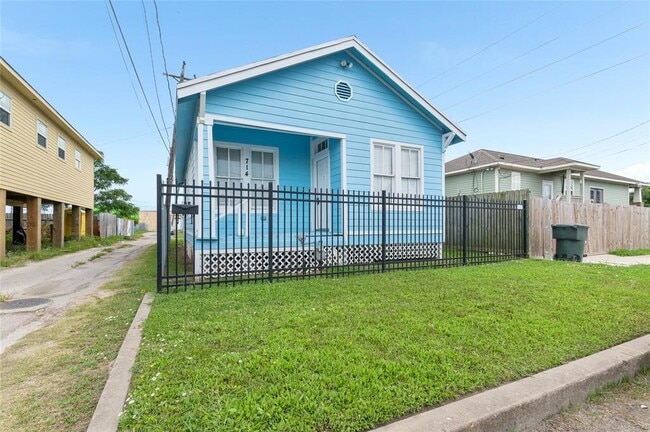 Photo - 714 44th St Casa
