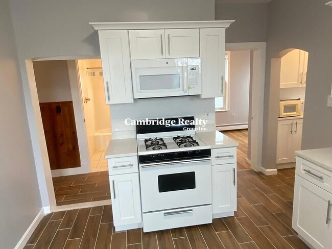 Building Photo - 11 Houghton St Unit 3R