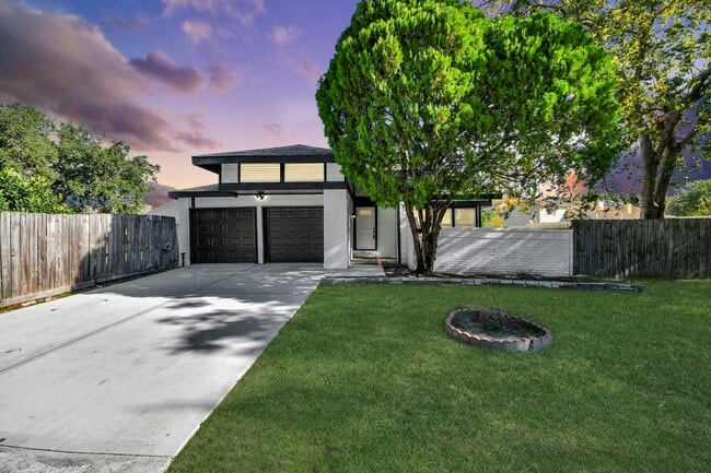 Building Photo - 2911 Meadowgrass Ln