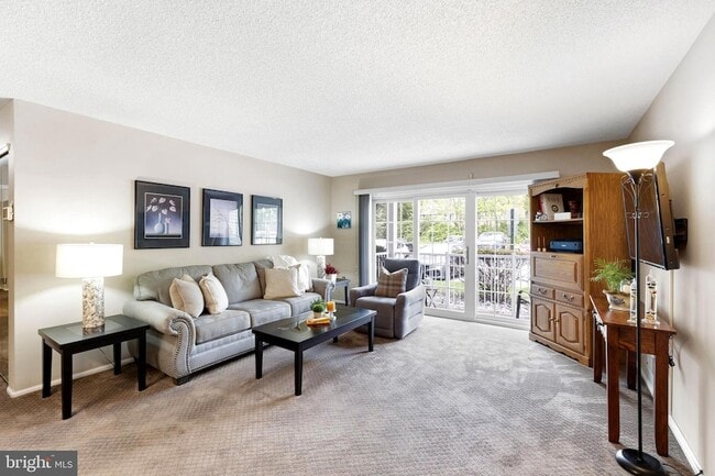 Building Photo - 14 Cheverny Ct