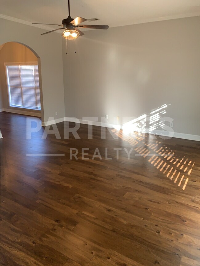 Photo - 525 Breckinridge Ln