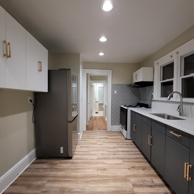 714 6th St Unidad 2nd floor unit