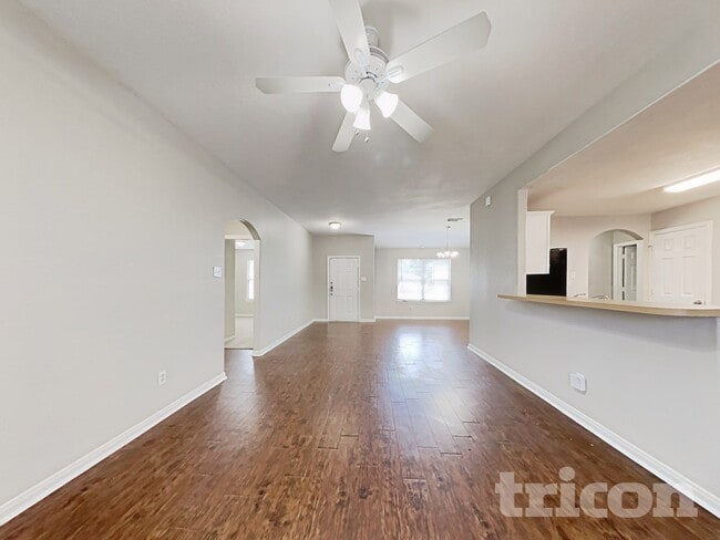 Photo - 220 Kellyn Ct