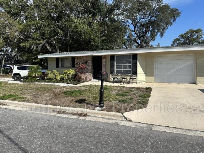 Photo - 621 21st St W