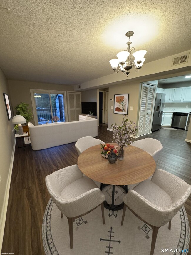 Building Photo - 512 Twin Circle Dr Unit 512