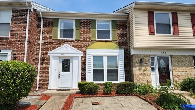 Building Photo - Nice 2-Story Townhome, Centrally located i...
