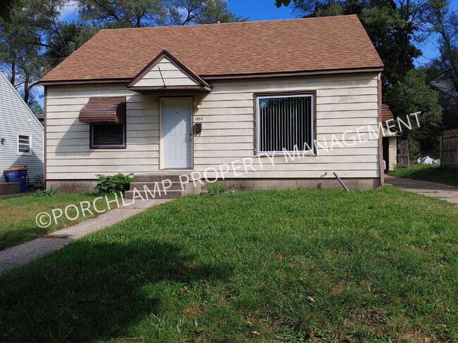 Building Photo - 1524 Edward Ave SE