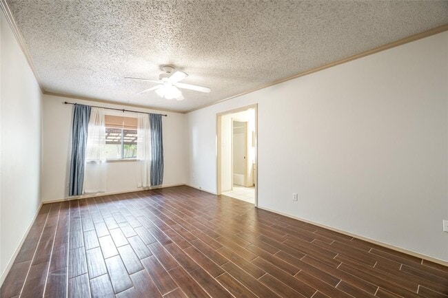 Photo - 1006 Silbury Dr