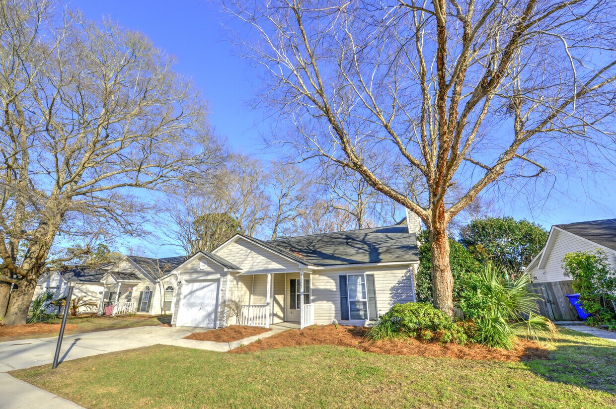 Gorgeous 3 BR, 2 BA , 1 Car Garage Home Of... - Gorgeous 3 BR, 2 BA , 1 Car Garage Home Of...