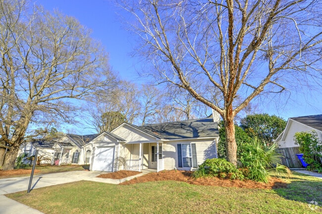 Building Photo - Gorgeous 3 BR, 2 BA , 1 Car Garage Home Of...