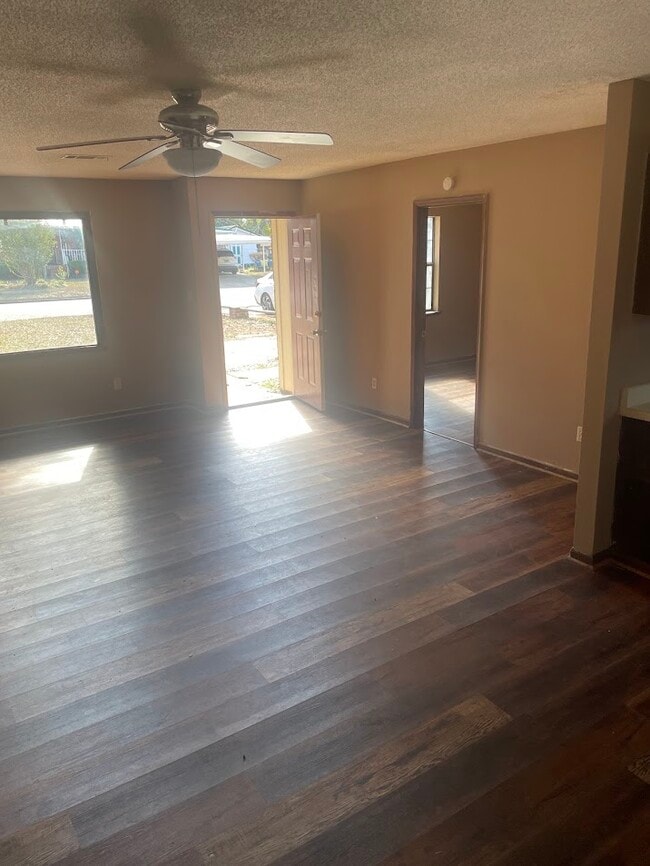 Photo - 2725 Yorktown Ave