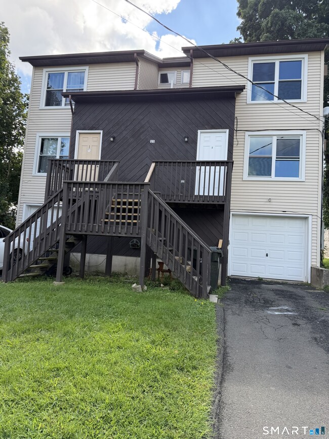 Building Photo - 11 Lee Ave Unit 2