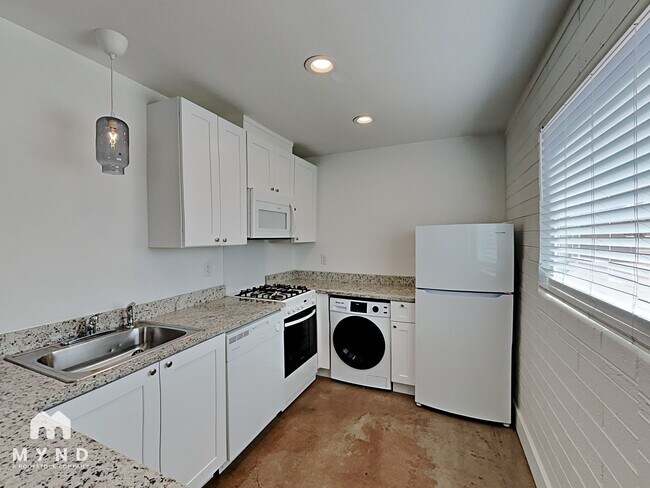 Photo - 4830 E Willetta St Unit 8