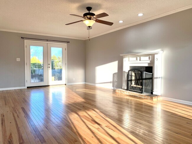 Photo - 1233 Cobblestone Ln