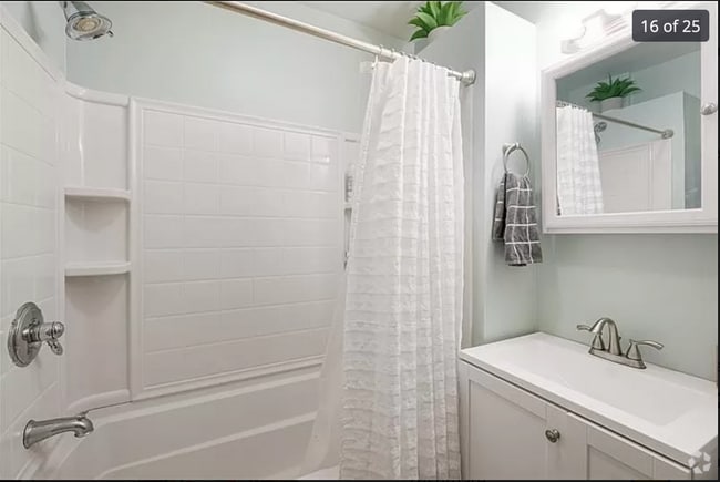 Building Photo - 3741 Hiawatha St Rental