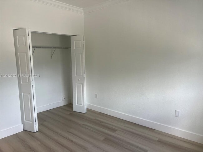 372 NE 26th Pl Unit 201