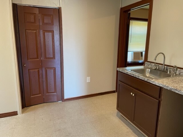 Photo - 7145 Moline St