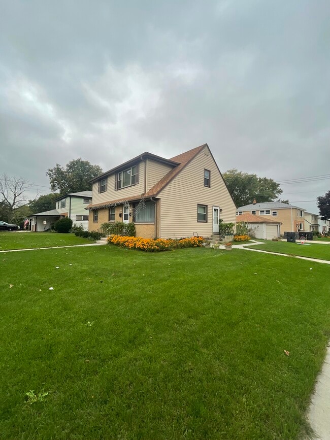 Building Photo - 6071 S Lake Dr Rental