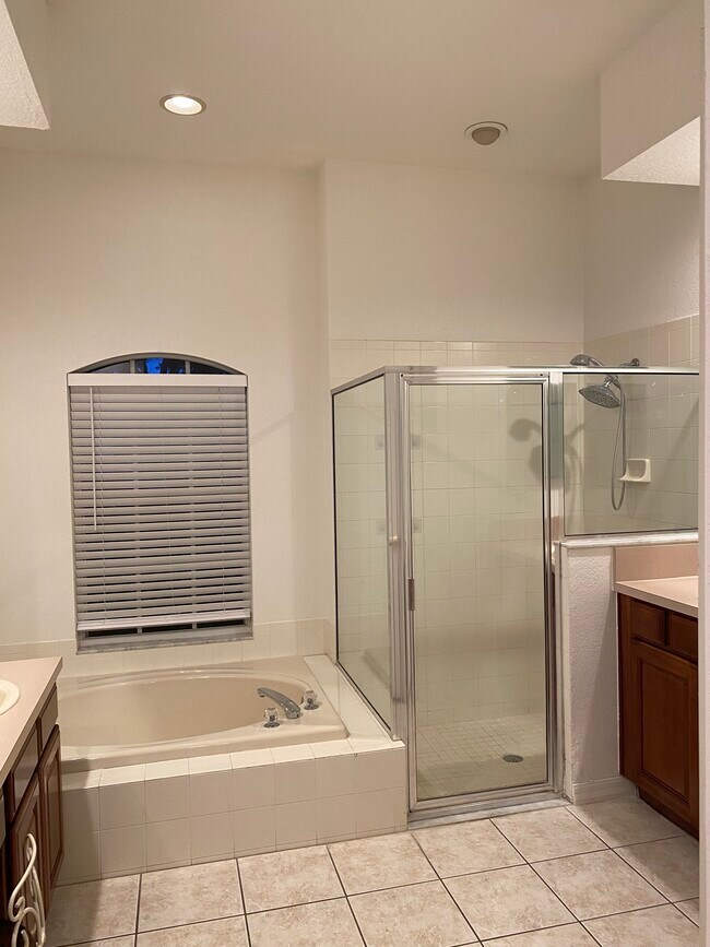 Photo - 394 Knight Dr