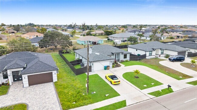 Photo - 221 Chiquita Blvd N