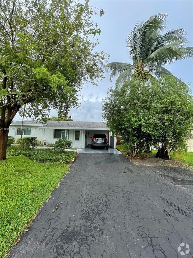 Building Photo - 330 NE 42nd Ct Rental