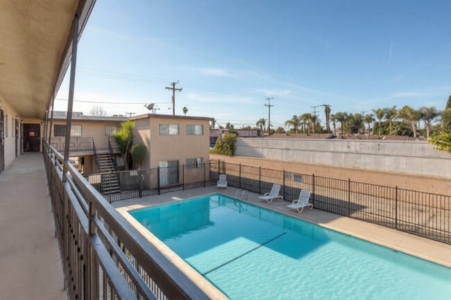 Photo - Le Chateau Apartments