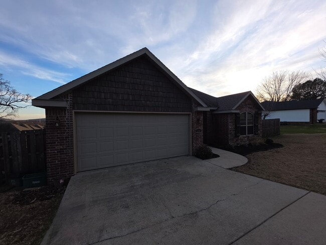 Photo - Lovely 3 bedroom home in northwest Fayetteville