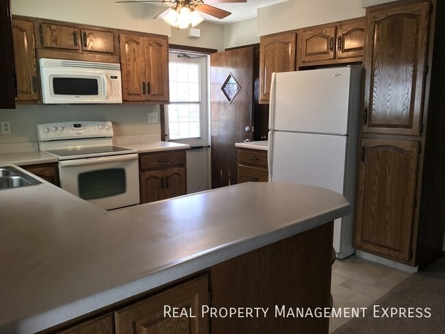 Photo - 233 E Pam Rd