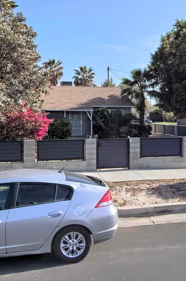 Photo - 17058 Kingsbury St