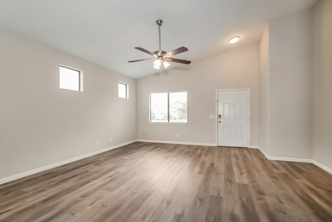 Photo - 2547 W Lynne Ave