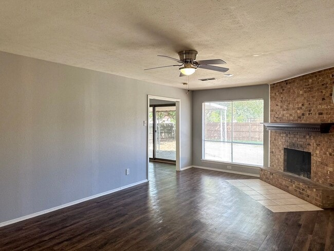 Photo - 3 Bedroom / 2 Bath / 2 Car Garage in Quiet...