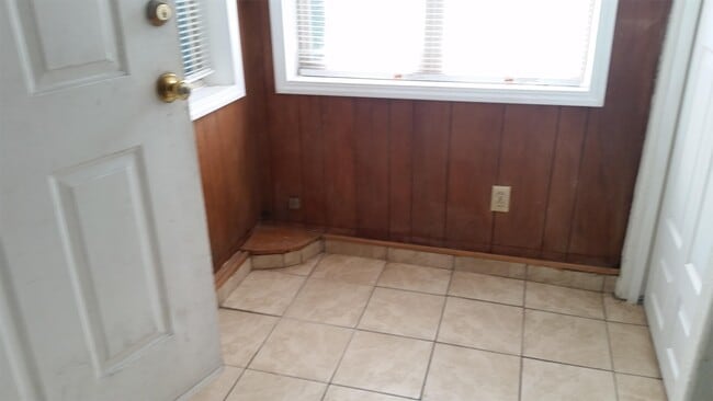 Photo - 3213 Center St NE