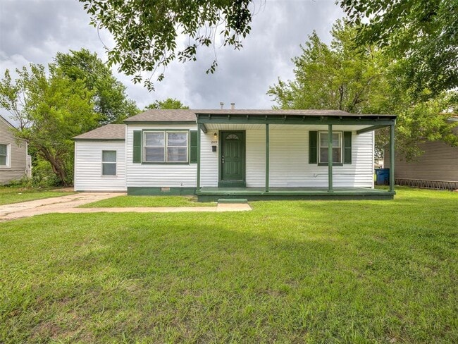 Photo - 209 Elm St House