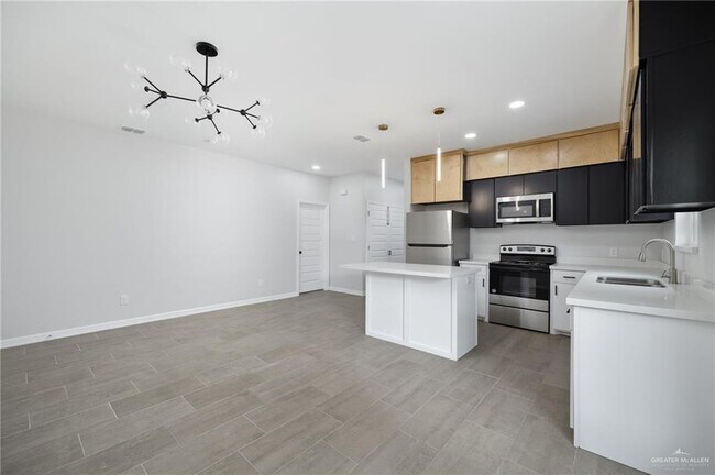 Photo - 13 Hawthorne Ave Unit 4