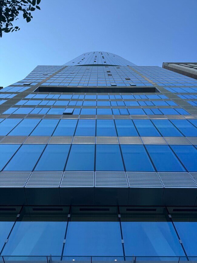 Building Photo - 1000 S Michigan Ave Rental