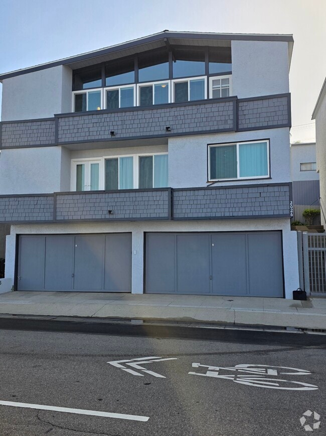 Building Photo - 2026 Hermosa Ave Unit 2 Rental