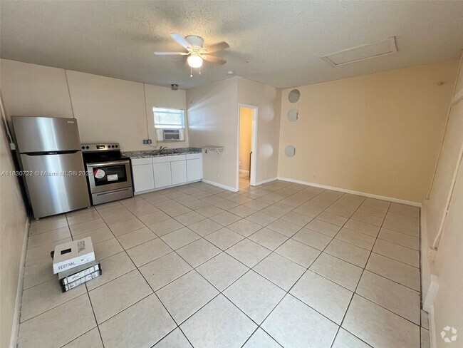 Building Photo - 1015 SW 4th Ave Unit C Rental