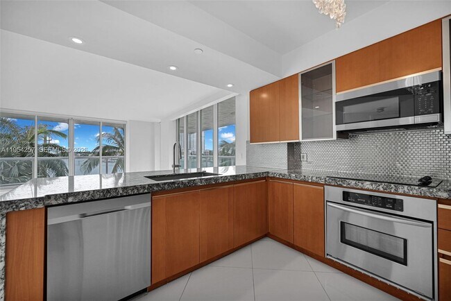 Photo - 10 Venetian Way Unidad 404